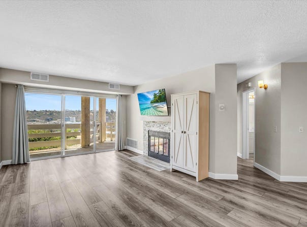 7027 Camino Degrazia unit: 201, San Diego, CA 92111