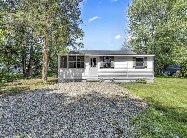 4 Lakeshore Lane, Holland, MA 01521