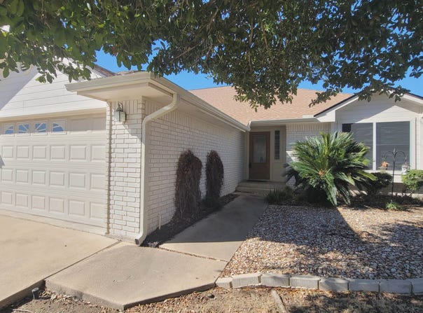 52 Augusta Dr, Meadowlakes, TX 78654