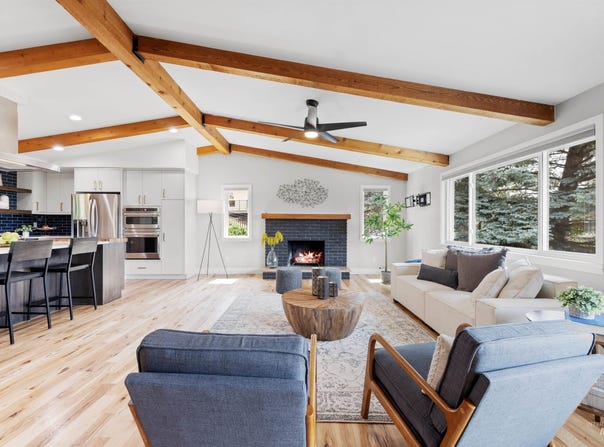 141 E Hearthstone Dr, Boise, ID 83702