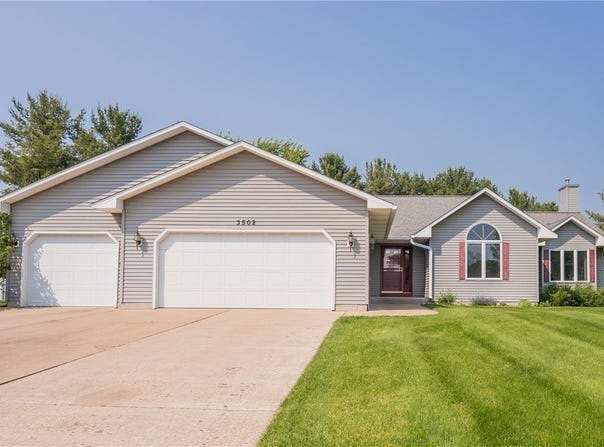 3502 Parkside Circle W, Eau Claire, WI 54701