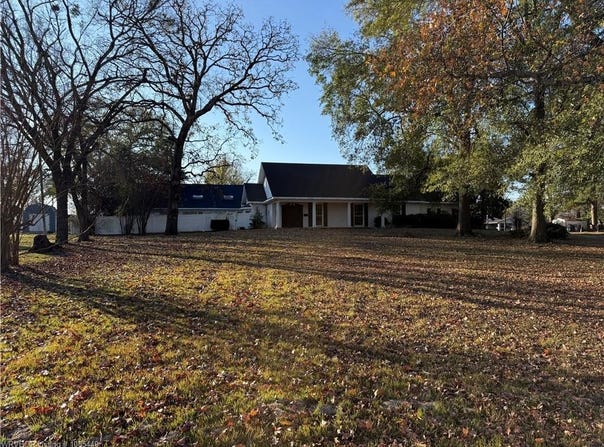 830 E Chickasaw PL, Sallisaw, OK 74955