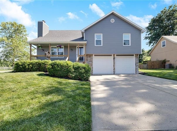 901 Stone Brook Drive, Grain Valley, MO 64029