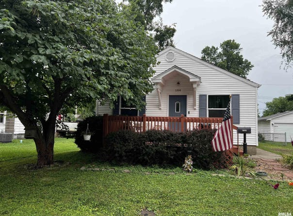 1204 W FRANKLIN Street, Taylorville, IL 62568