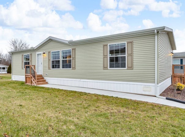 544 Roslyn, Temperance, MI 48182