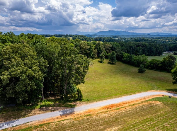 Huntleigh Court, Kodak, TN 37764