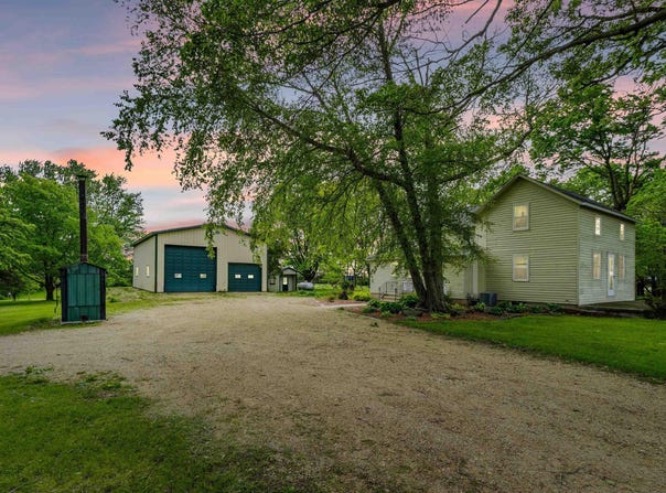 2471 Fairview Avenue, Waverly, IA 50677