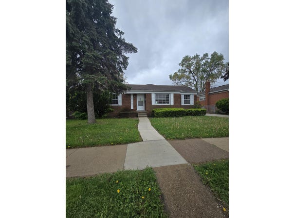 915 Cleophus Parkway, Lincoln Park, MI 48146