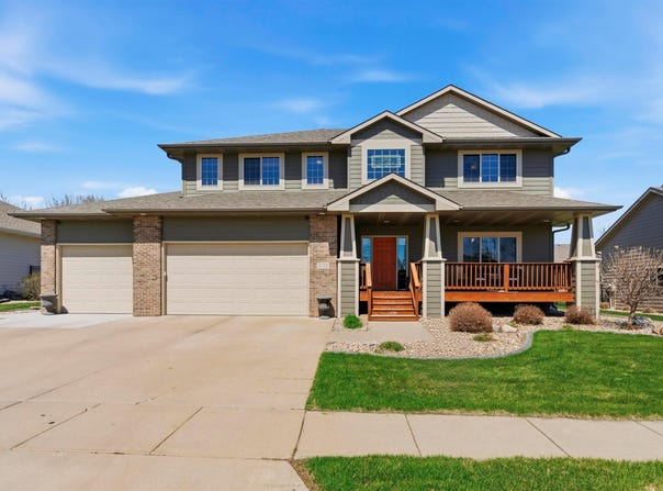 8128 S Grass Creek Dr, Sioux Falls, SD 57108