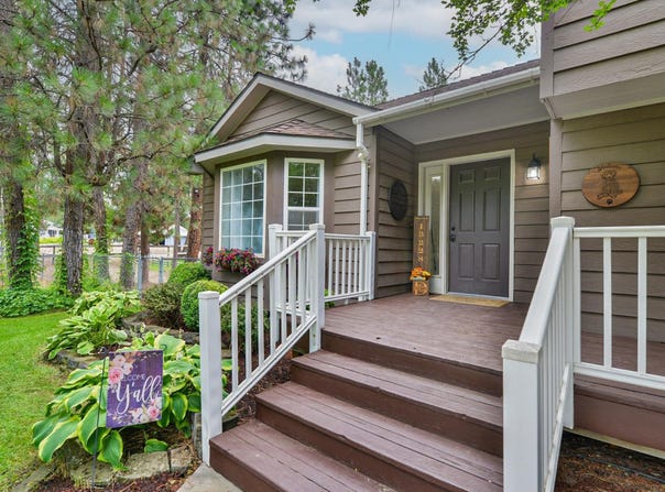 13228 W Sunnyvale Dr, Nine Mile Falls, WA 99026
