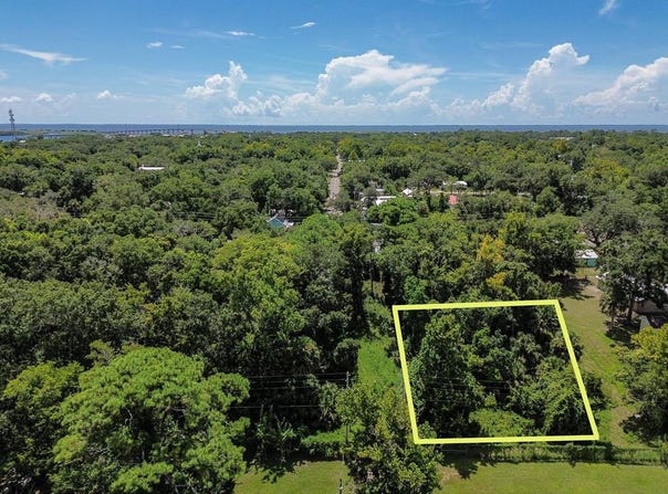 254 8th St, Apalachicola, FL 32320