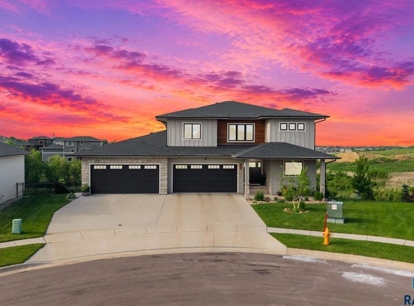 7308 E Gray Eagle Cir, Sioux Falls, SD 57110