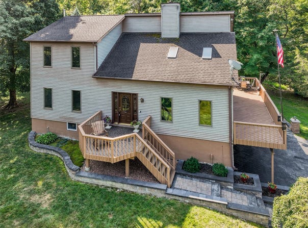 612 Salt Point Turnpike, Poughkeepsie, NY 12601
