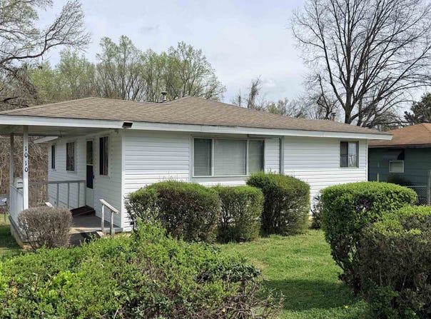 1010 W Irvine Ave, Florence, AL 35630