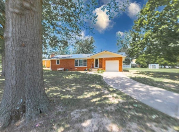232 Greenway Rd, Arkansas City, KS 67005