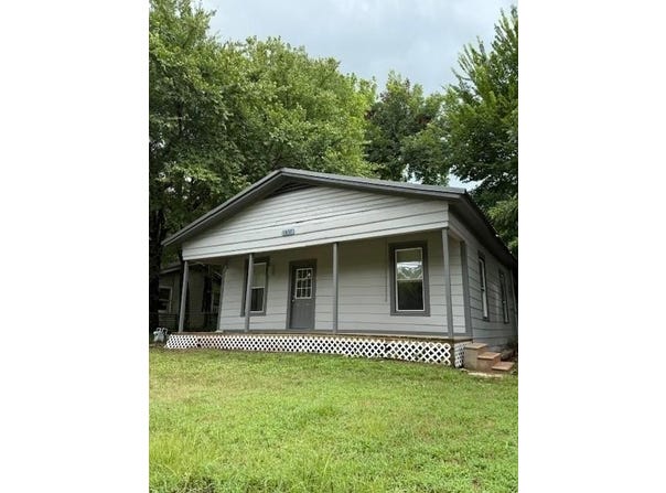 1837 W Houston Street, Paris, TX 75460