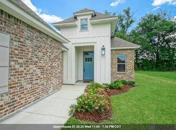5166 Black River Rd, Darrow, LA 70725