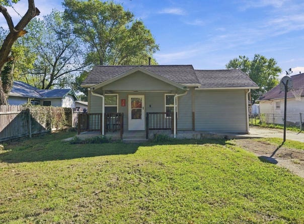 218 N Poplar, Douglass, KS 67039