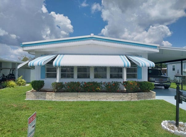 15746 Breezy Point Dr, North Fort Myers, FL 33917