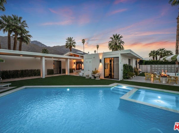 994 E Balboa Cir, Palm Springs, CA 92264