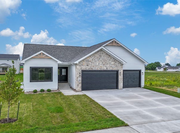 140 NW Crabtree Lane, Waukee, IA 50263