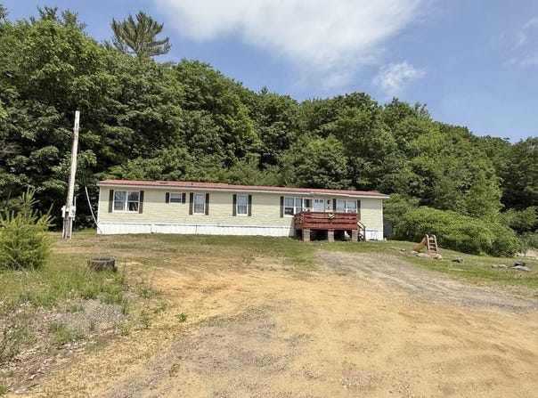 8 Moore Lane, Turner, ME 04282