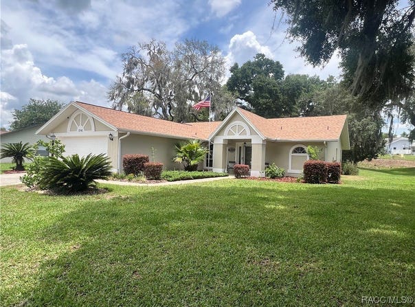 2745 N Canterbury Lake Drive, Hernando, FL 34442