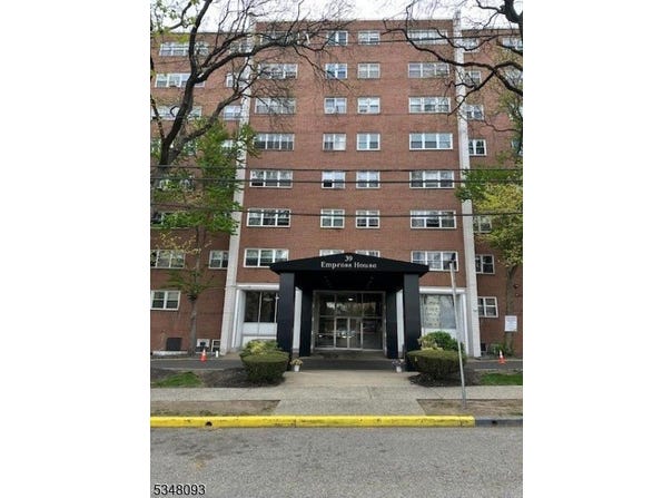 39 E 39Th St, Paterson City, NJ 07514-1143