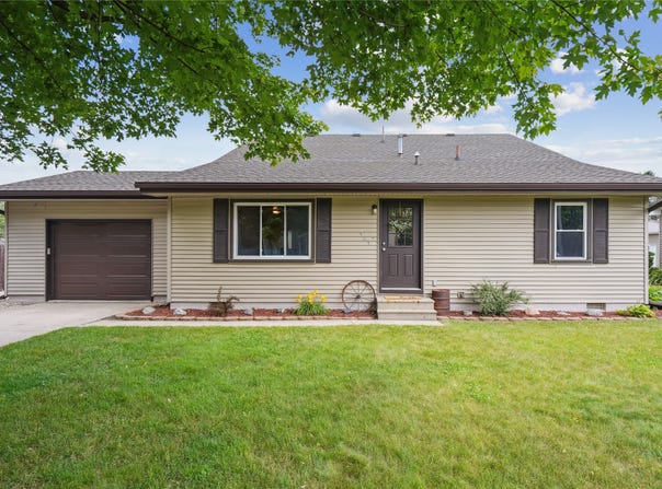 301 Maple Avenue, Nevada, IA 50201