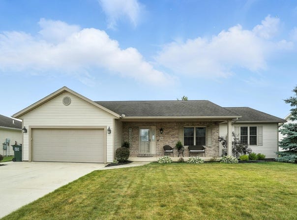 24 Kyle Drive, Wapakoneta, OH 45895