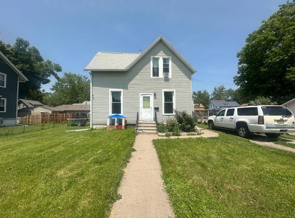 810 E Denison Ave, Davenport, IA 52803