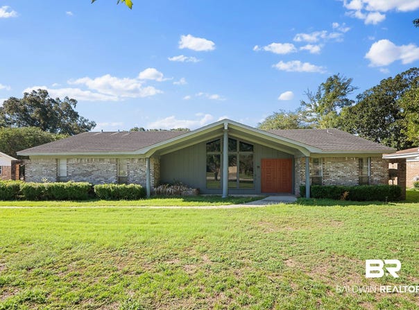 504 N Vaughn Dr, Satsuma, AL 36572