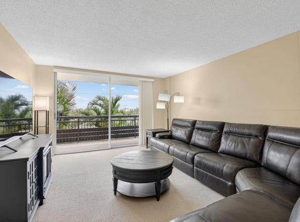 555 NW 4th Avenue, Boca Raton, FL 33432