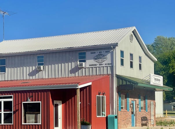 106 S MAIN STREET, Chamois, MO 65024