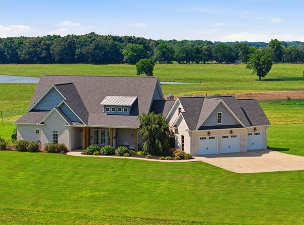 10101 Second St E, Leighton, AL 35646