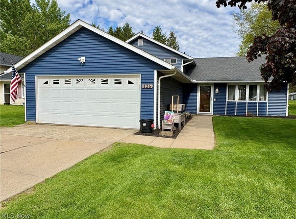 126 Valley Forge Circle, Elyria, OH 44035