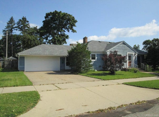 1102 S 10TH AVENUE, ESCANABA, MI 49829