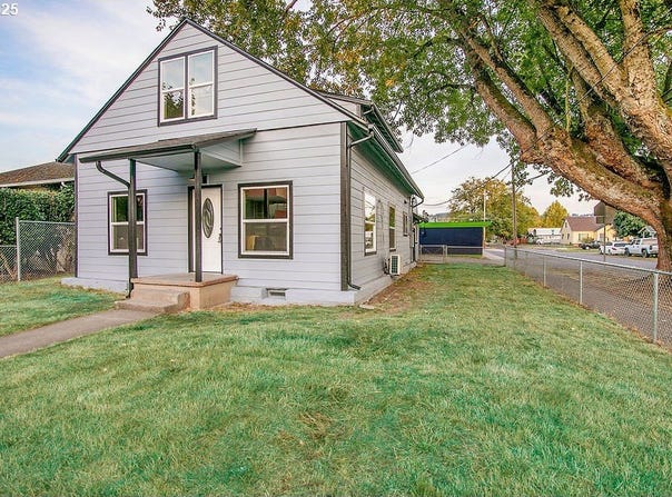 1214 S 5TH Ave, Kelso, WA 98626