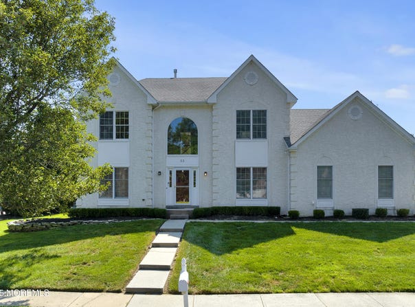 53 Vardon Way, Farmingdale, NJ 07727