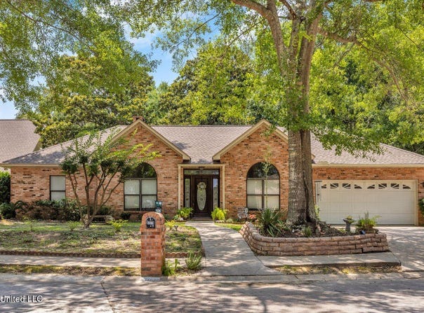 807 Woodglen Drive, Ocean Springs, MS 39564