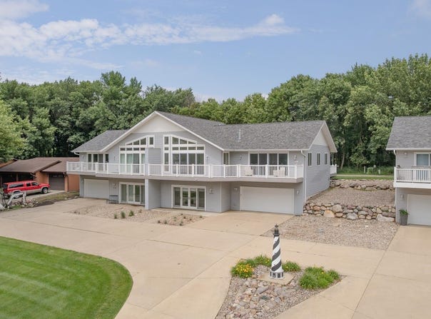 15400 250th Ave, Spirit Lake, IA 51360