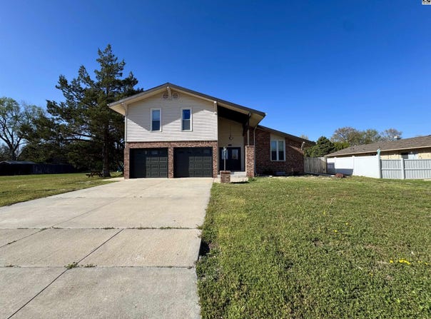 616 Idlewild Dr, Hutchinson, KS 67502