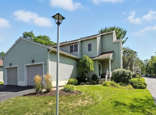 1904 Lillian Road, Stow, OH 44224