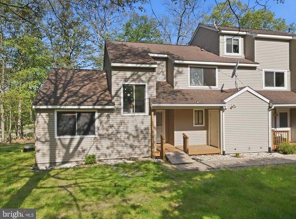 3301 WINDERMERE DRIVE, BUSHKILL, PA 18324