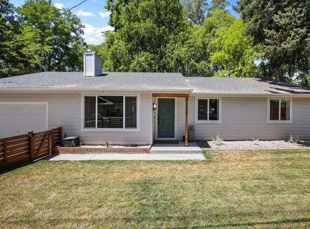 1058 SE Clarey Avenue, Grants Pass, OR 97526