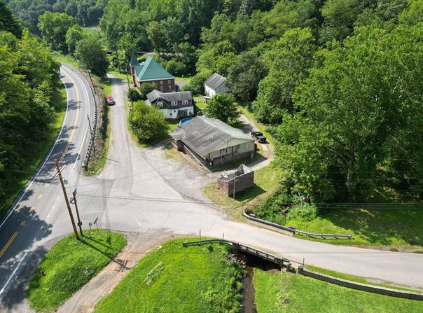 14 Middlebourne Road, Wallace, WV 26448