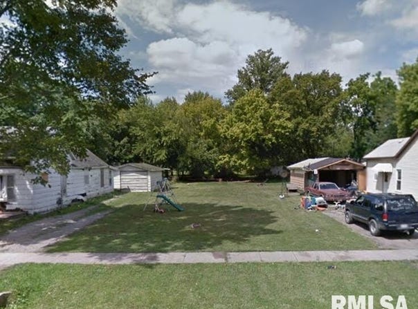 209 S WALNUT Street, Duquoin, IL 62832