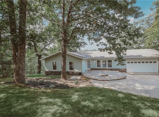 22 Pembroke  LN, Bella Vista, AR 72715