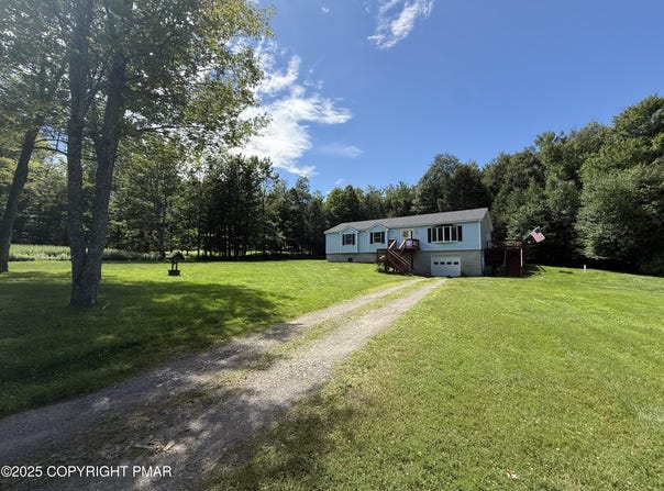 105 Forks Bridge Road, Newfoundland, PA 18445