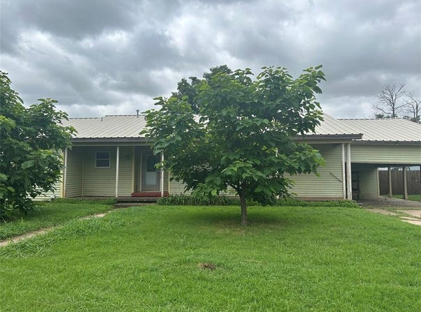 1015 W Hamilton, Olney, TX 76374